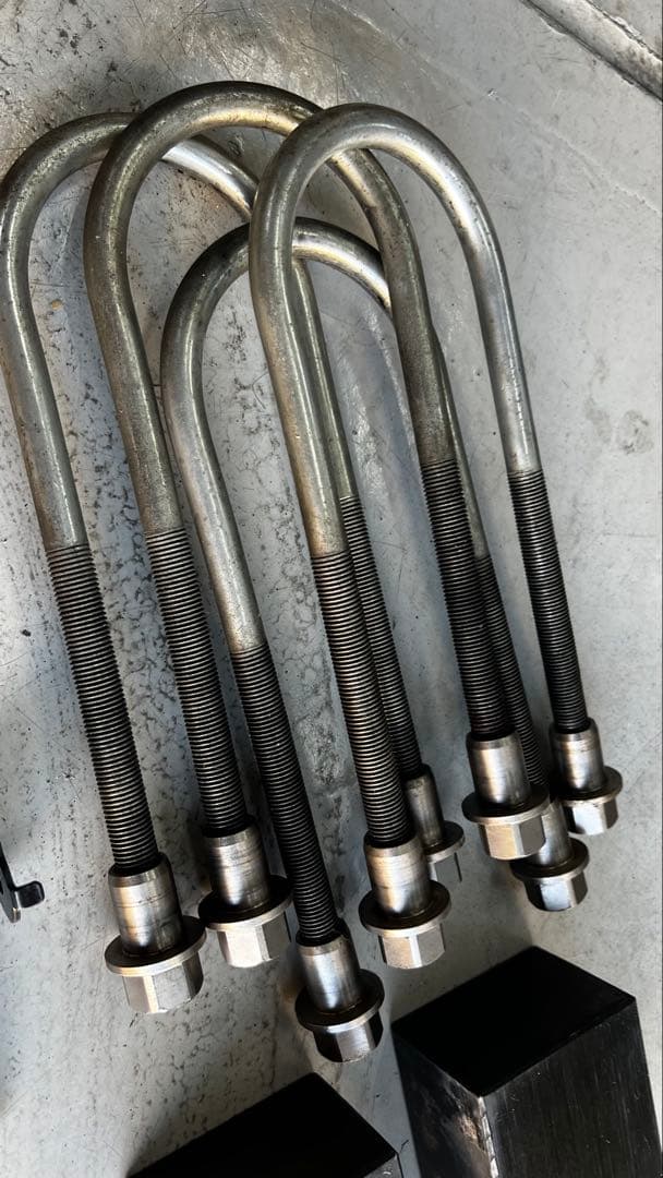 200系ハイエース3インチダウンブロック&ライトレベライザー