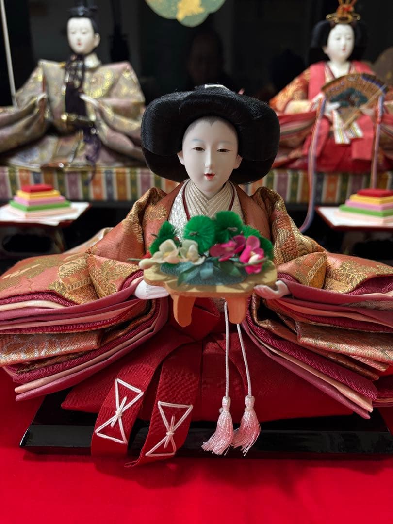 伝統的なひな人形セット