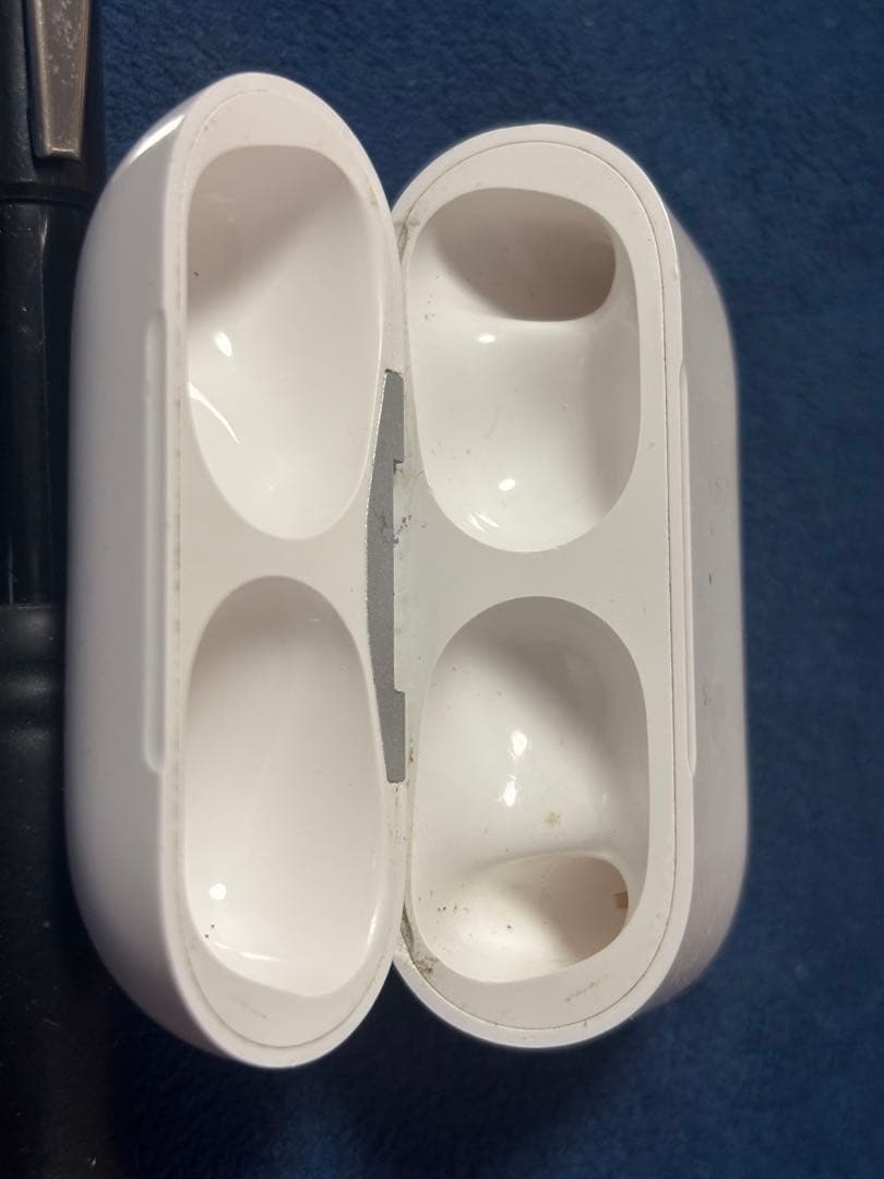 AirPods Pro (第2世代）lightning端子モデル 充電ケース付き