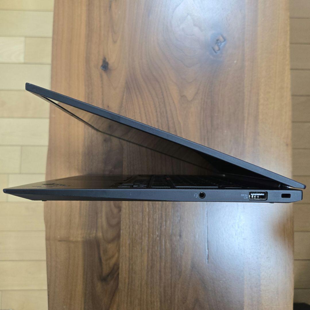 【おまけ付き】Thinkpad X1 Carbon Gen10 Corei7