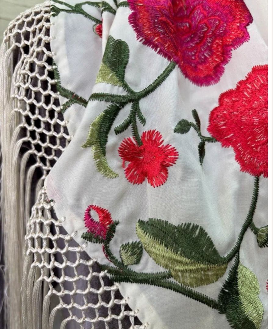 マンサニージャ　フラメンコ　シージョ　ホワイト　シルク　刺繍