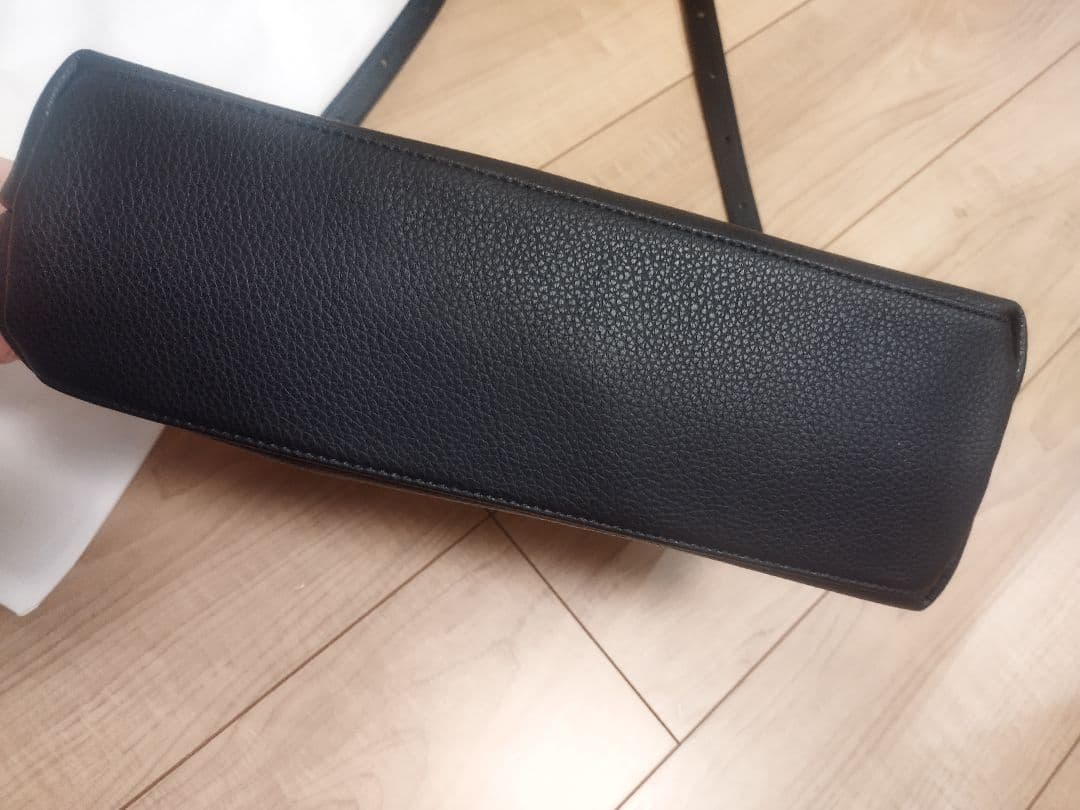 soins 　ソワン牛革ショルダーバッグ