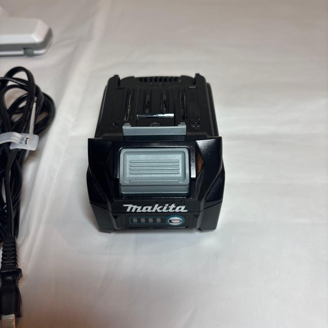 マキタ 40Vmax コードレススティッククリーナー　バッテリー充電器付き