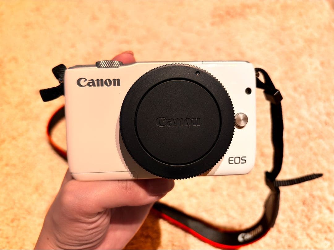 【値下げ】Canonミラーレス一眼カメラ　EOS M10 ホワイト