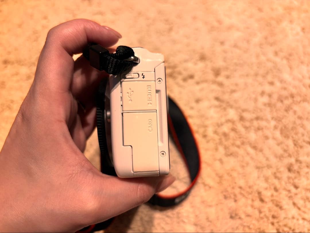 【値下げ】Canonミラーレス一眼カメラ　EOS M10 ホワイト