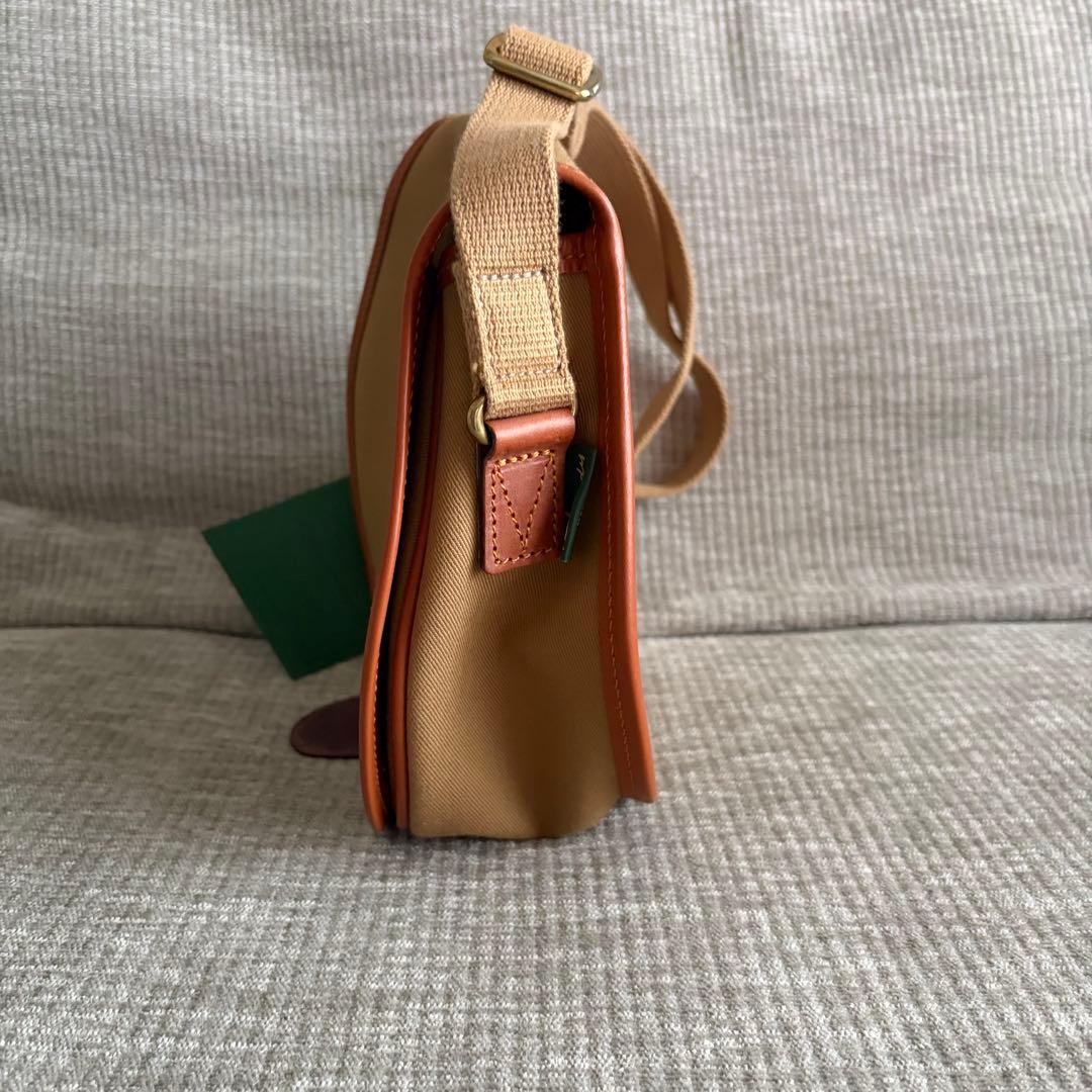 新品未使用*Brady ブレディ AIRE ショルダーバッグ カーキ 匿名配送