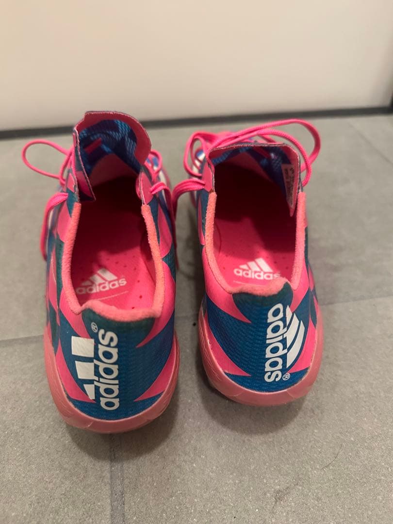adidas サッカーシューズ ピンク・青