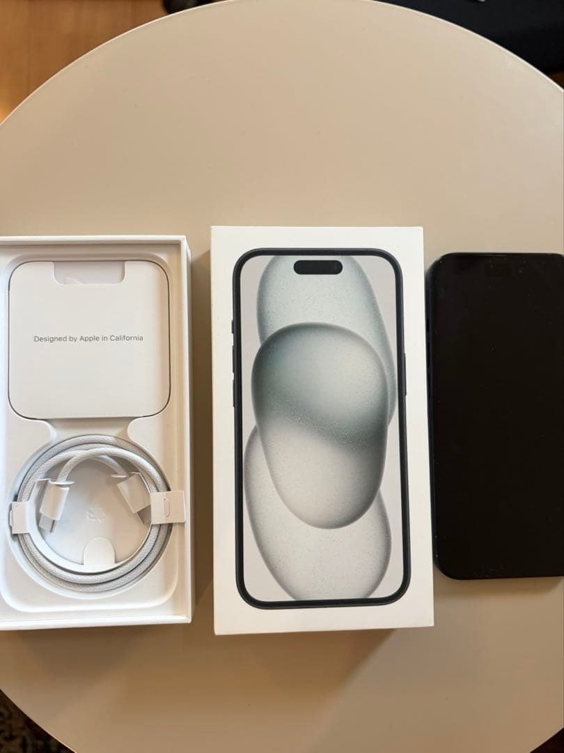 Apple iPhone 15 スペースブラック 本体　SIMフリー