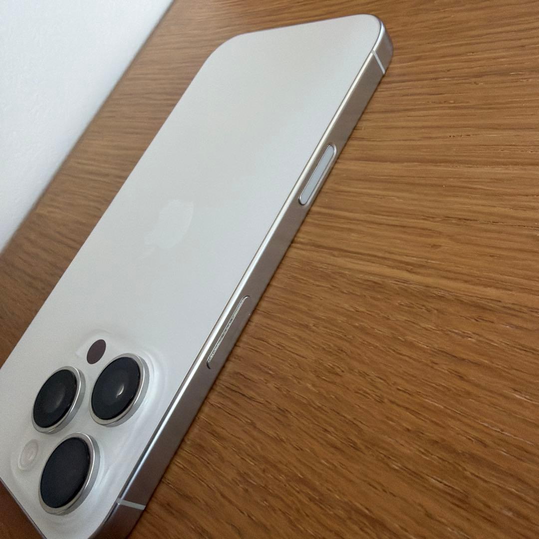 おまけ付き iPhone16Pro 1TB 国内simフリー ホワイトチタニウム