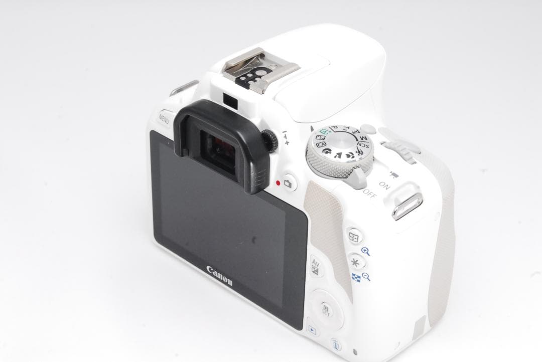 ✨️ Canon EOS Kiss X7 ホワイト ✨️新品級 単焦点レンズ付き