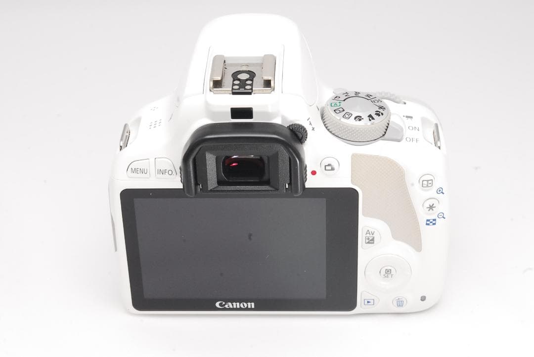 ✨️ Canon EOS Kiss X7 ホワイト ✨️新品級 単焦点レンズ付き