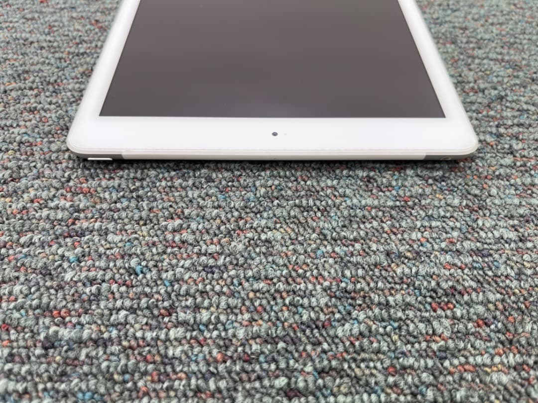 iPad5　第5世代　Wi-Fi+Cellularモデル　simフリー　f857