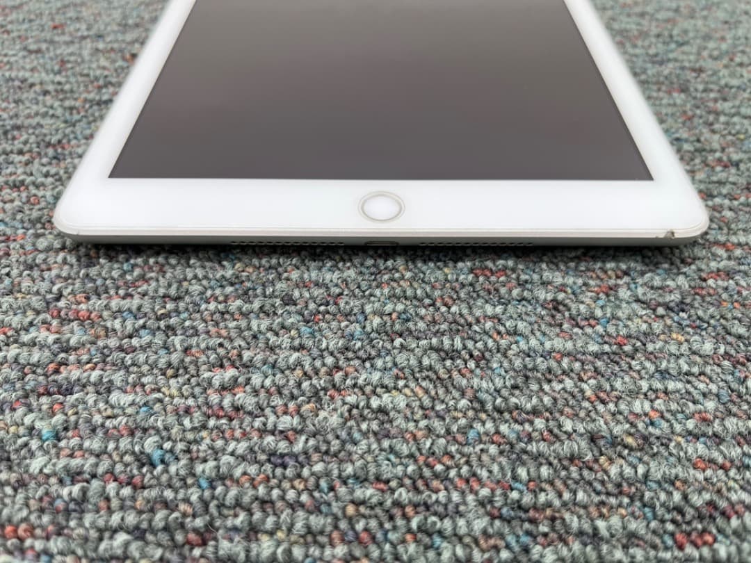 iPad5　第5世代　Wi-Fi+Cellularモデル　simフリー　f857