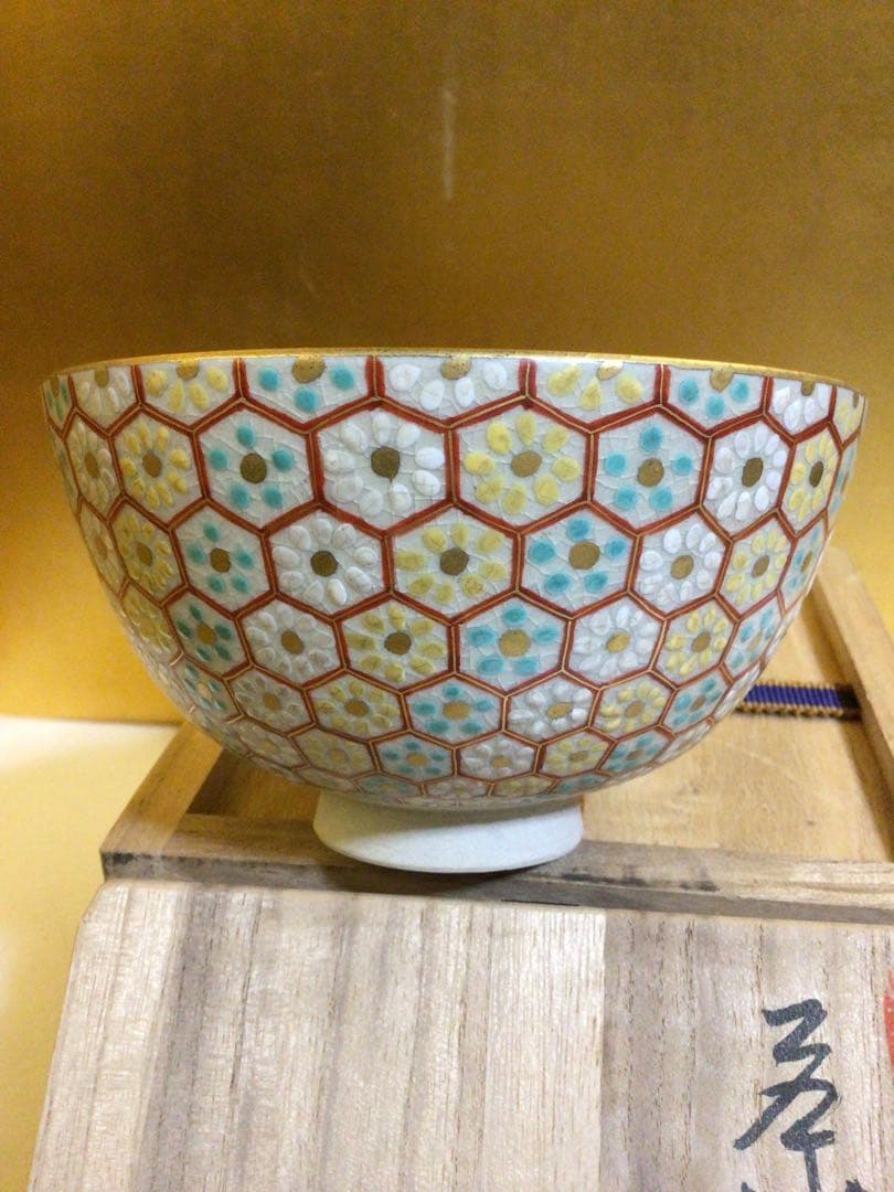 茶道具 茶碗 亀甲の可愛い柄 木箱付き