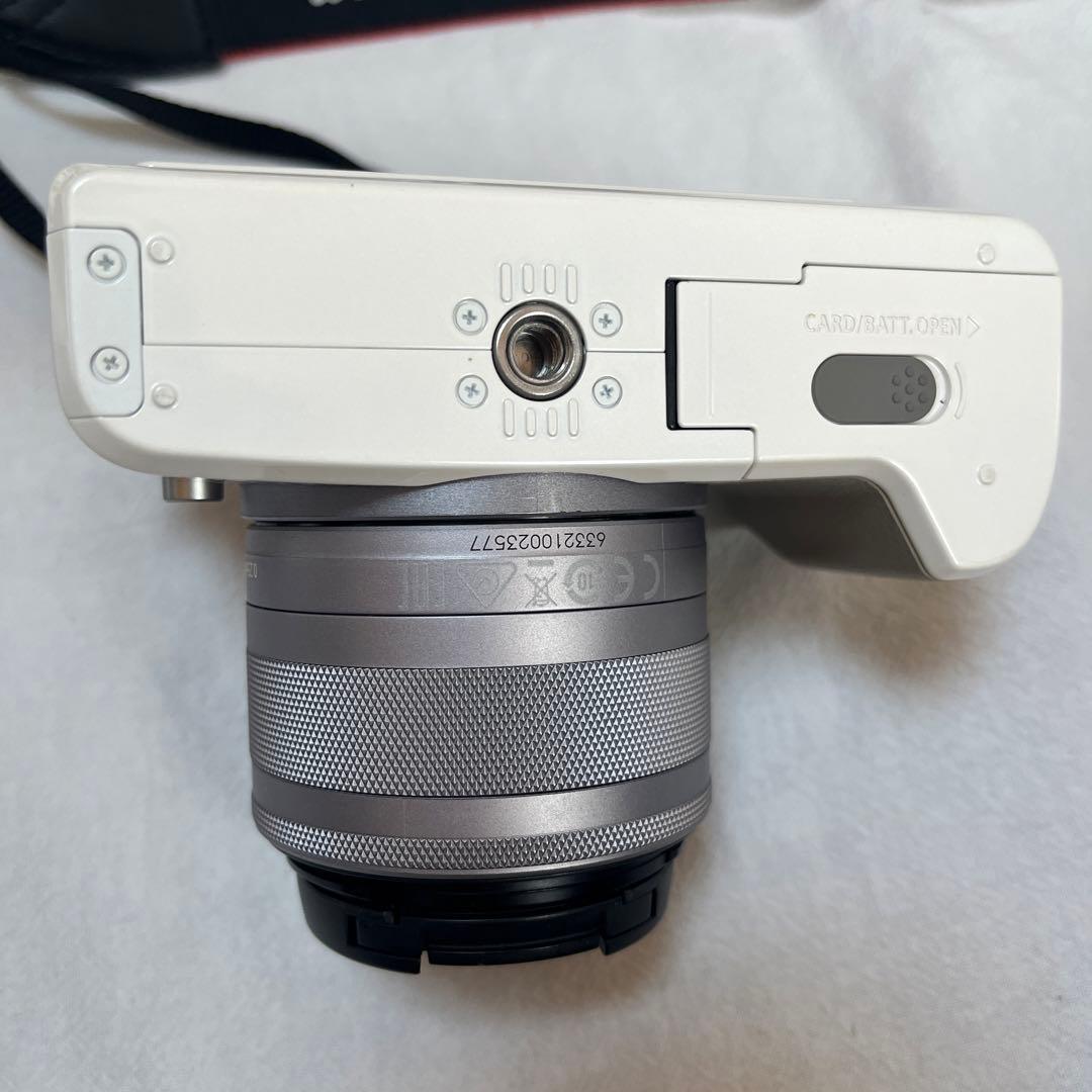 Canon ミラーレス一眼カメラ EOS Kiss M ダブルレンズキット