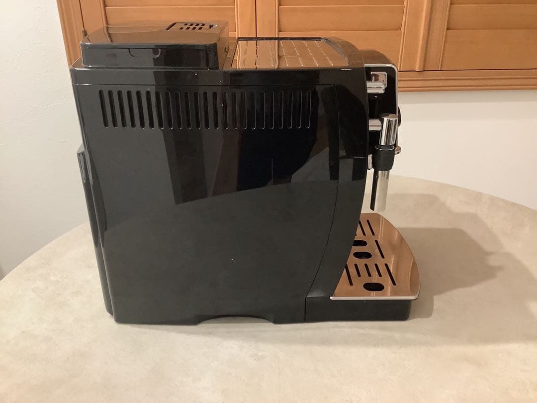 デロンギ全自動エスプレッソマシン マグニフィカSブラック ECAM23120BN