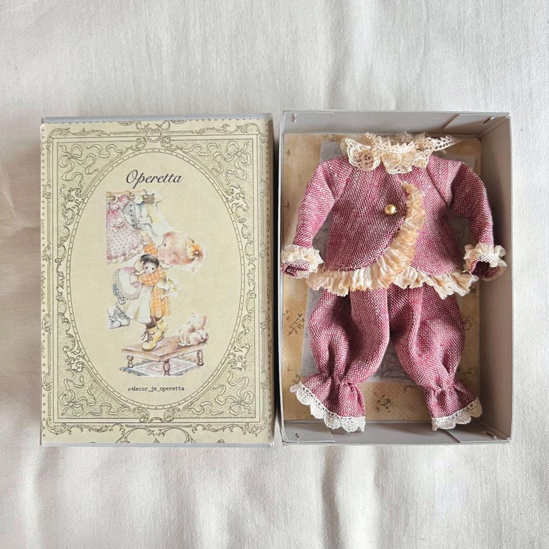 人気作家様　ドール服　パンツスーツ　ブライス　ヴィンテージリネン