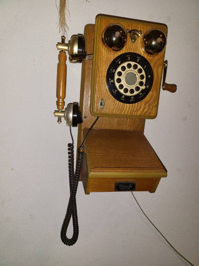現在使用中　壁掛け電話機　レトロ　アンティーク