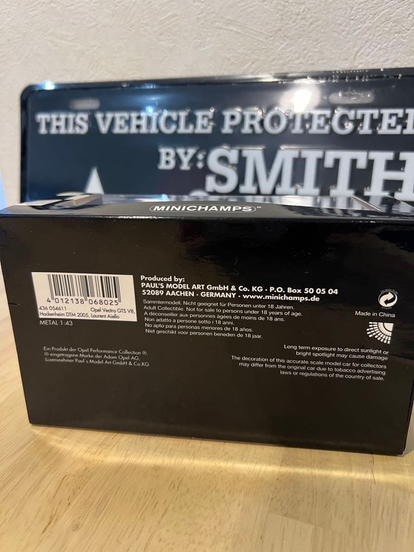 ミニチャンプス　OPEL VECTRA GTS V8 1／43ミニカー