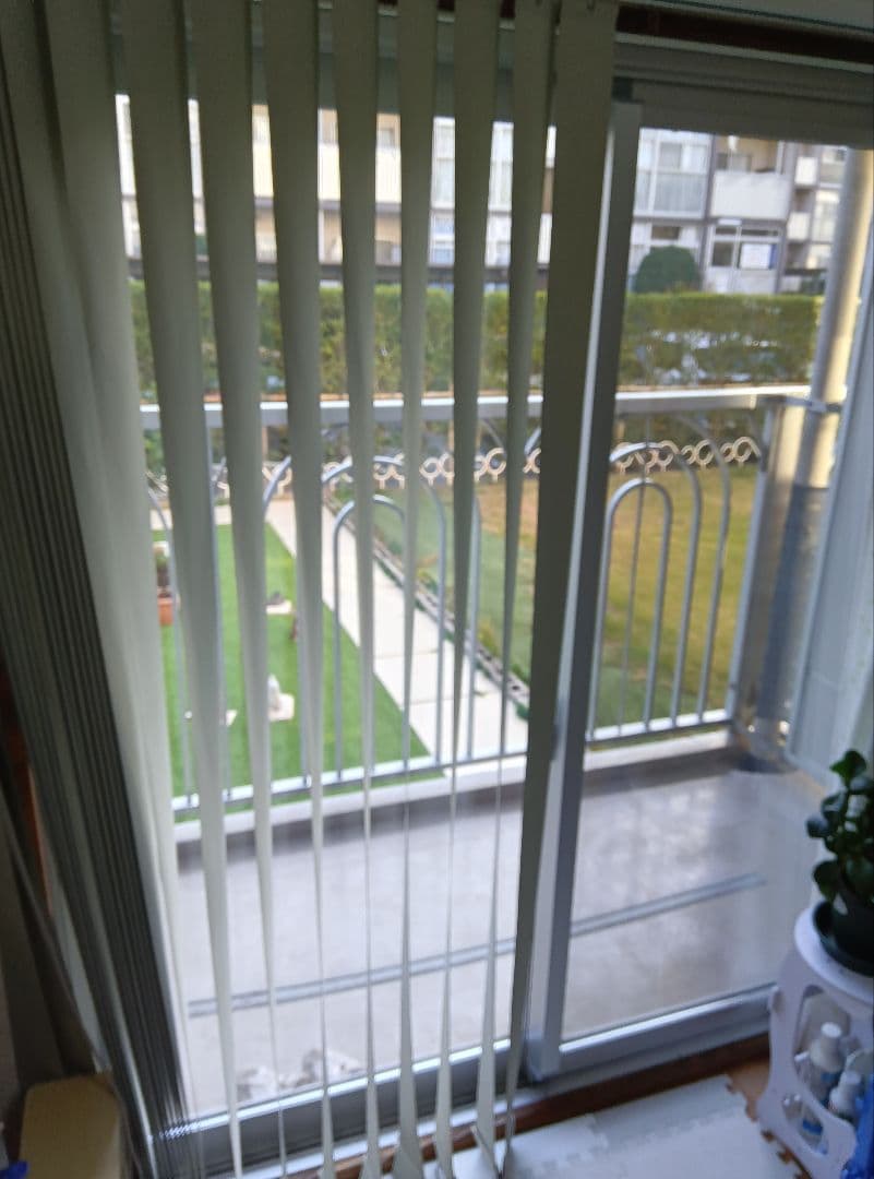 タチカワ バーチカルブラインド 　ホワイト　 実測で　幅1830✕高さ1850