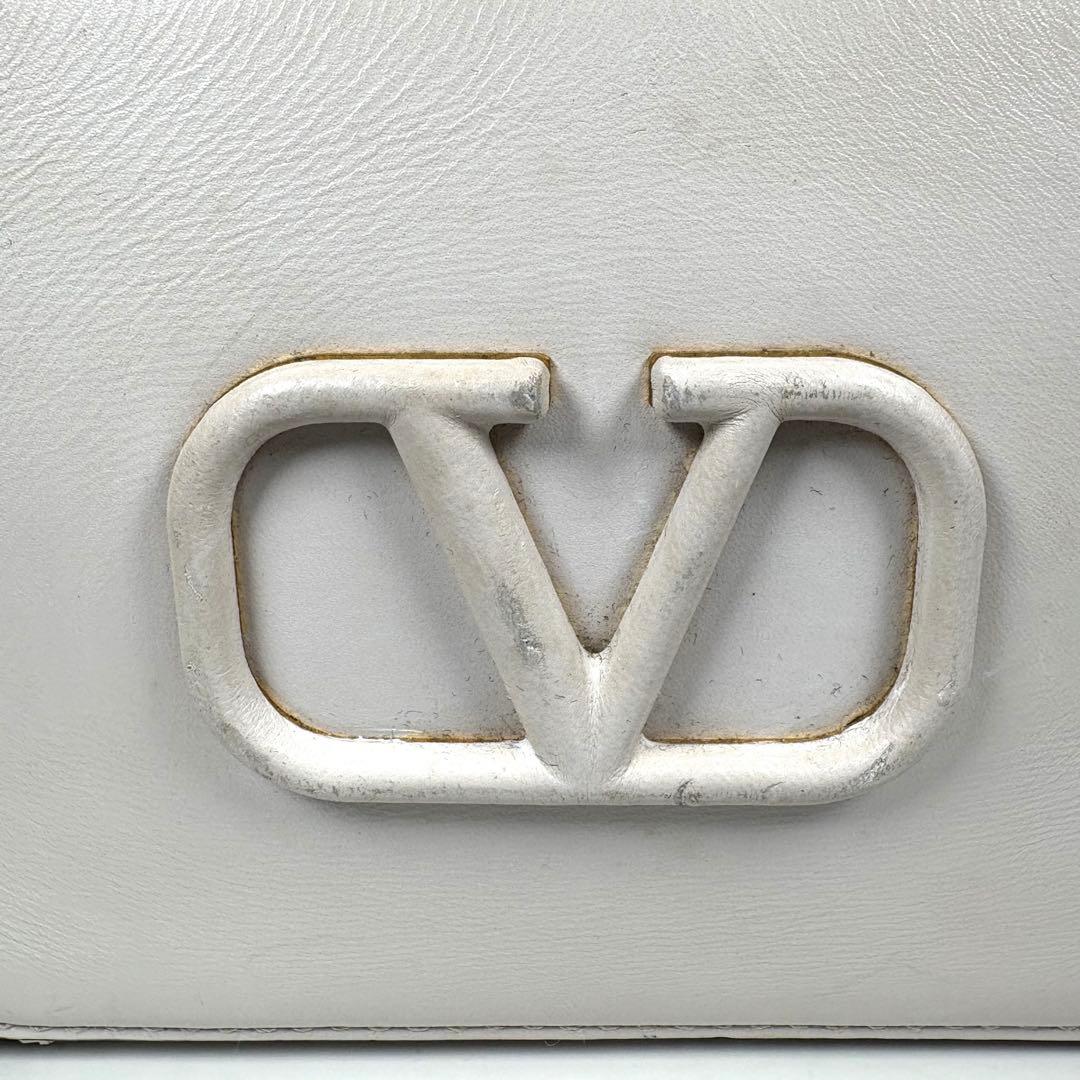 VALENTINO シグネチャー Vロゴ レザーショルダーバッグ カメラバッグ
