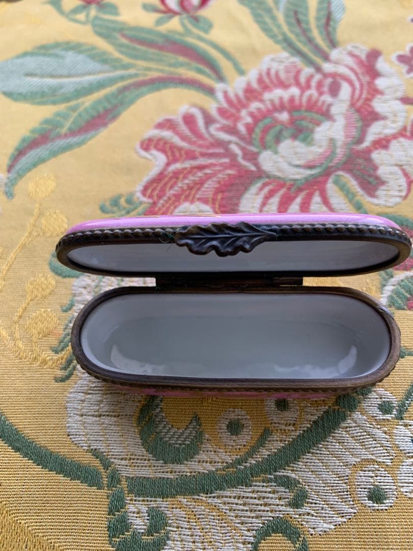 リモージュボックス　フランス製　細かく描かれた花柄が素敵な細長小物入れ！