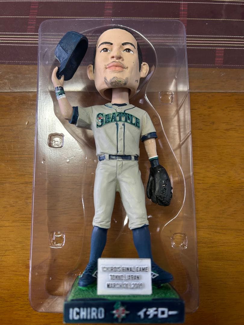 イチロー、現役最後のボブルヘッド人形!大谷翔平選手とのトレーディングカード付!