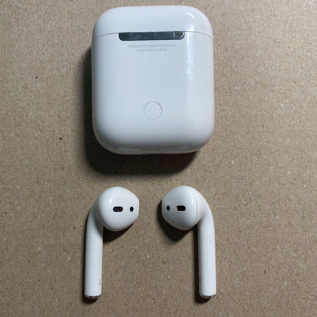 APPLE AirPods with Charging Case (第1世代)