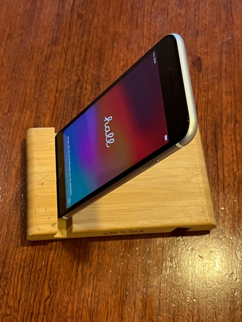 Apple iPhone SE (第2世代) ホワイトA2296 SIMフリー