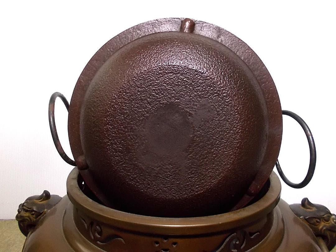 人間国宝高橋敬典作 唐銅霰鬼面風炉 銀摘み? アラレ茶釜未使用 釜環 送料込み