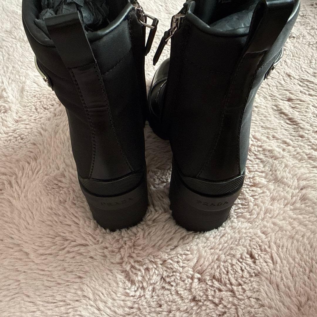 PRADA ブラッシュドレザーメナイロンレースアップブーティー
