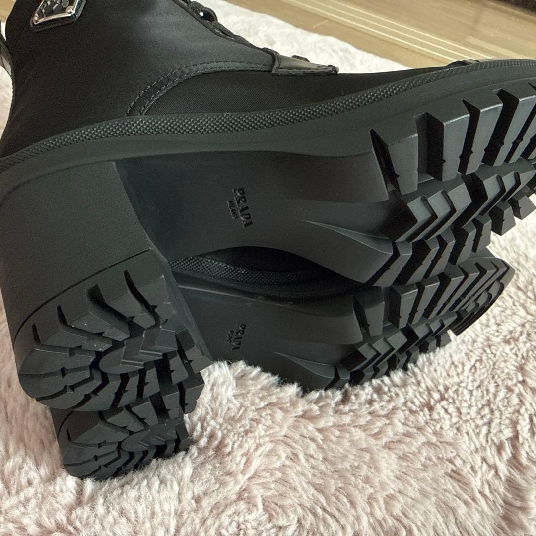 PRADA ブラッシュドレザーメナイロンレースアップブーティー