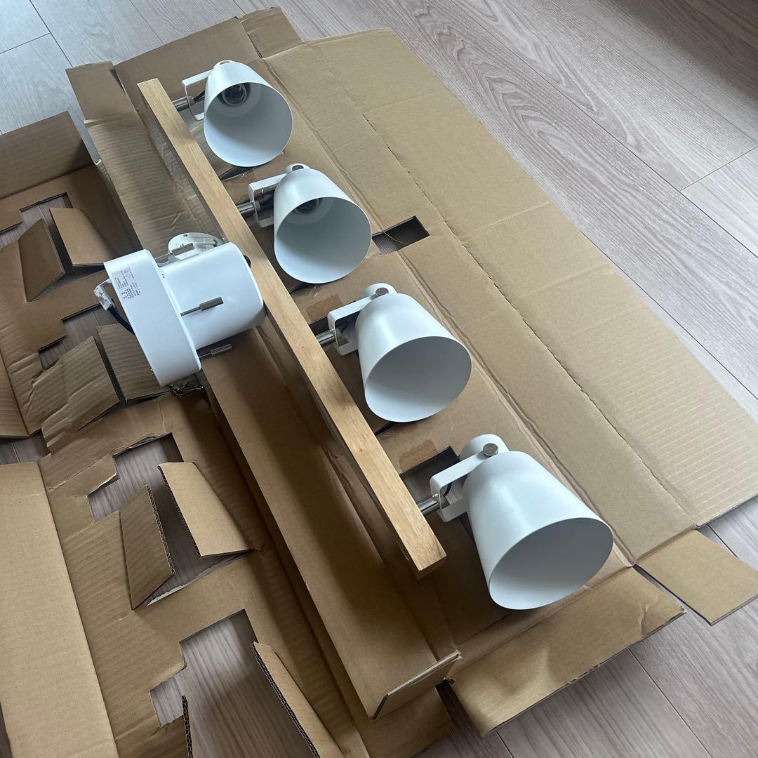 【新品】LOWYA ホワイト/ナチュラル 4灯シーリングライト