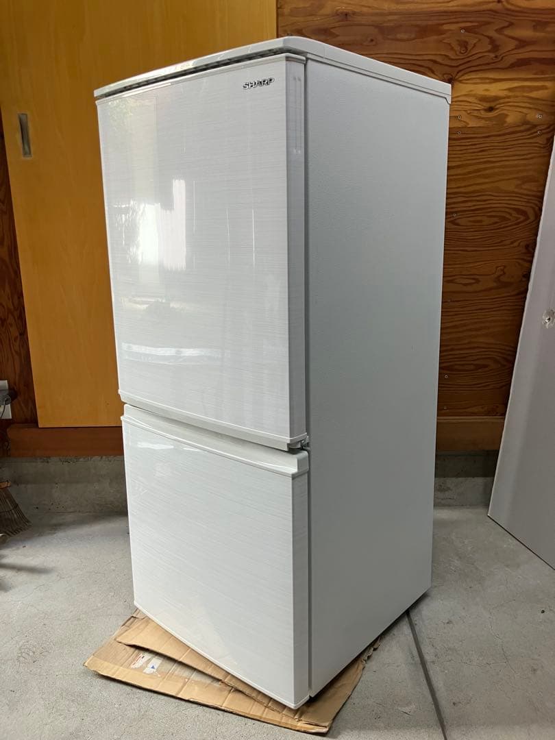 シャープ2ドア　つけかえどっちもドア冷蔵庫 ホワイト　137リットル