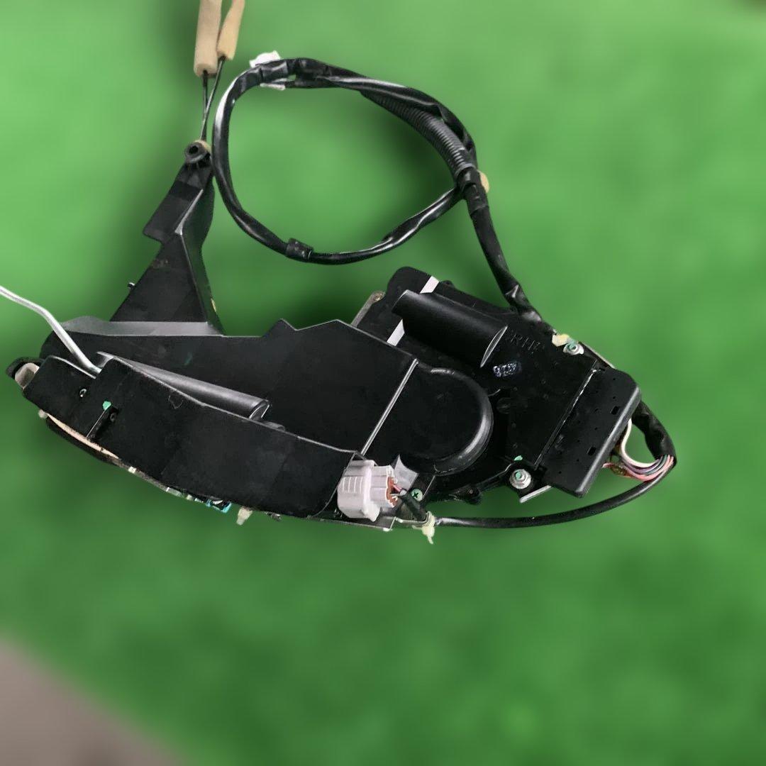 トヨタ　セルシオ　30 31 後期　純正ドアロックアクチュエーター　右前　中古品