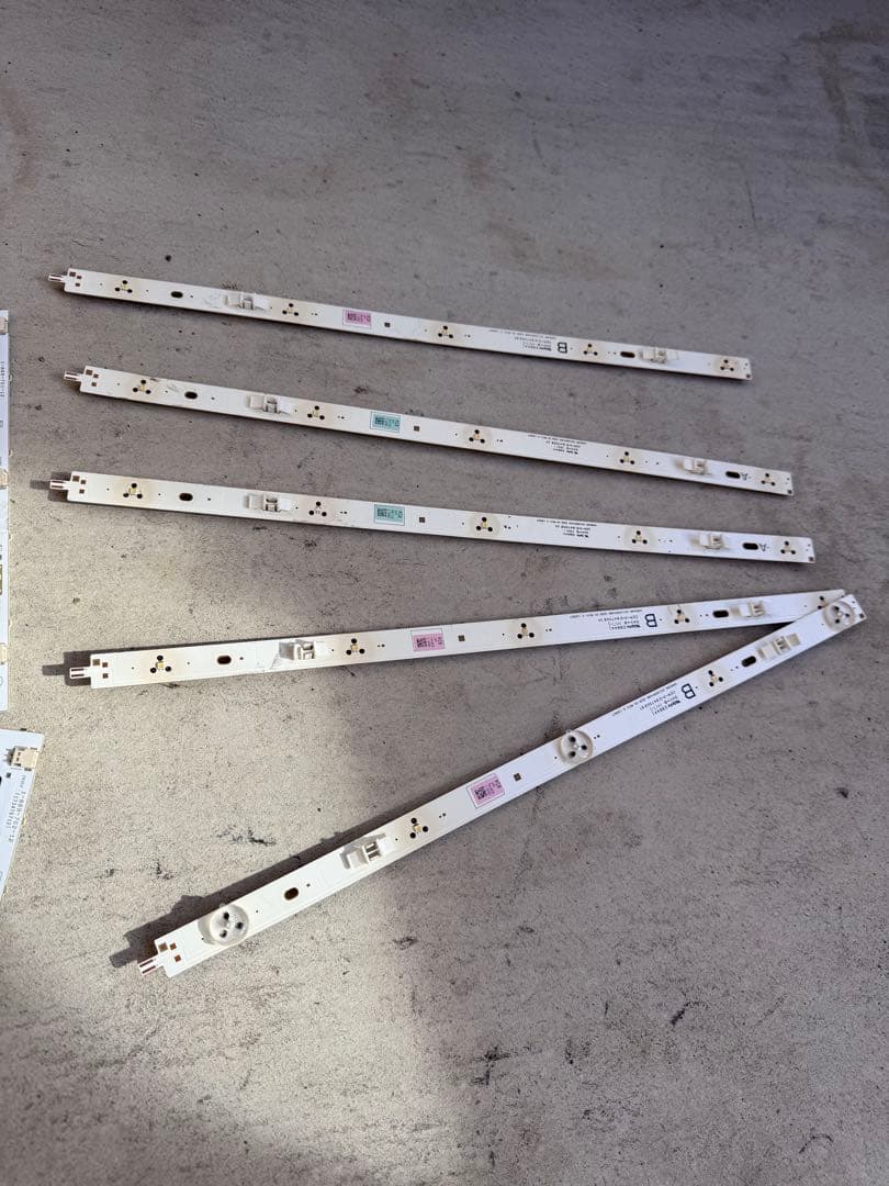 ソニー KDL-40W600B液晶テレビの基盤と配線類(ジャンク)