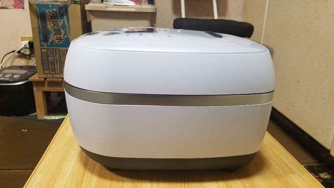 ☆2019年製☆土鍋ご泡火炊き☆タイガー圧力IH炊飯器 バックライト液晶画面搭載