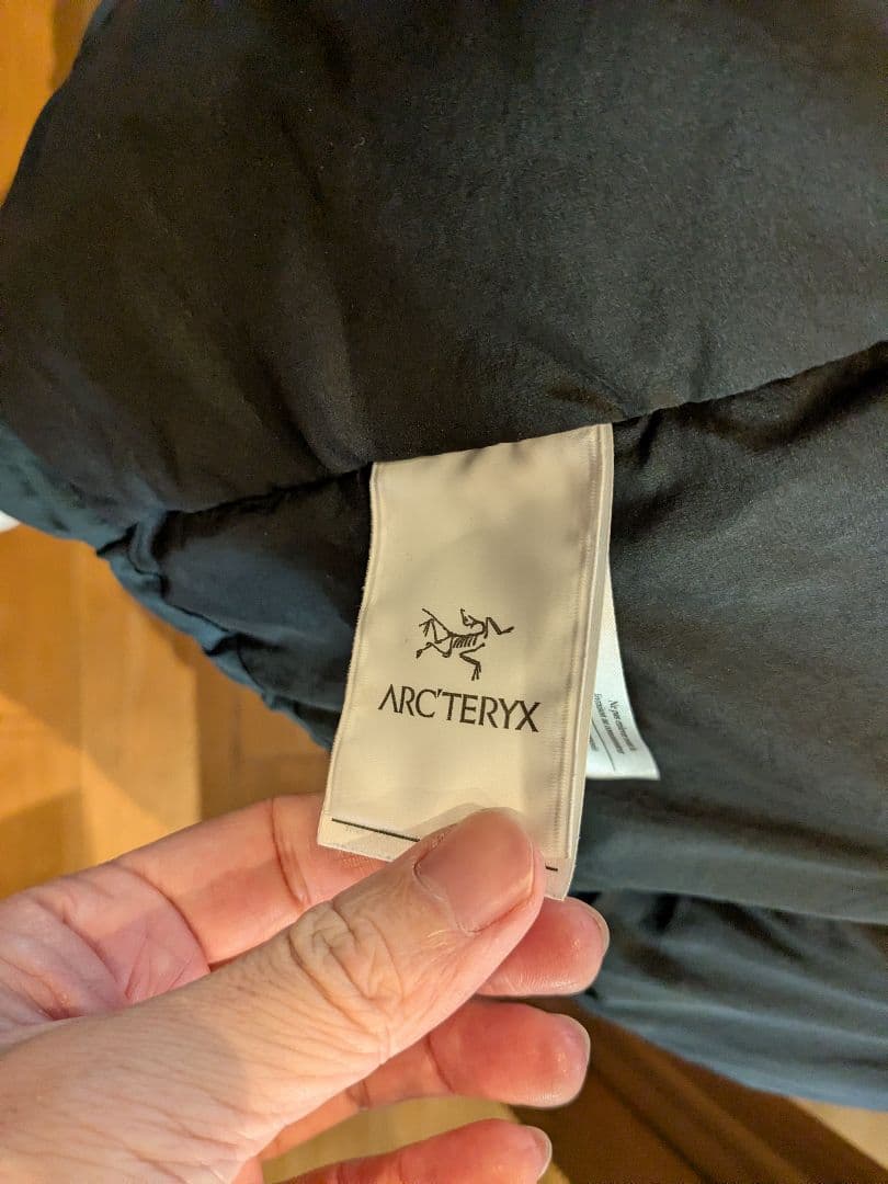 ARC'TERYX　アトムARフーディ