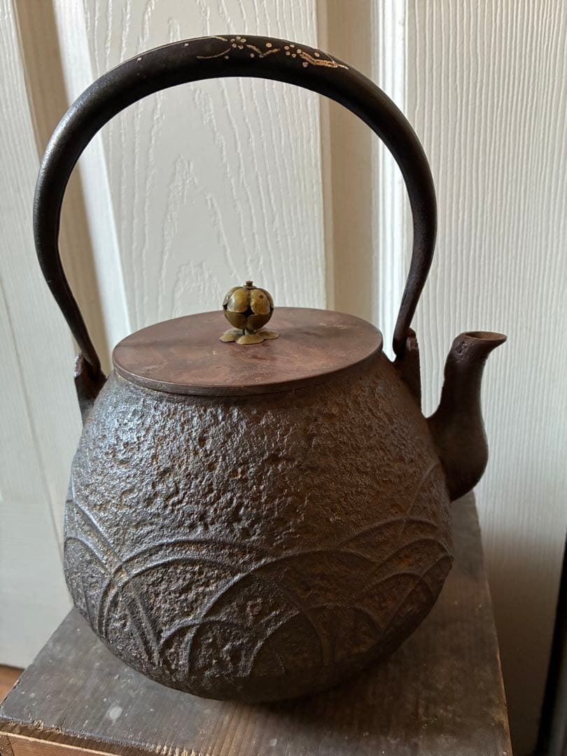 龍文堂 鉄瓶 在銘　銀象嵌