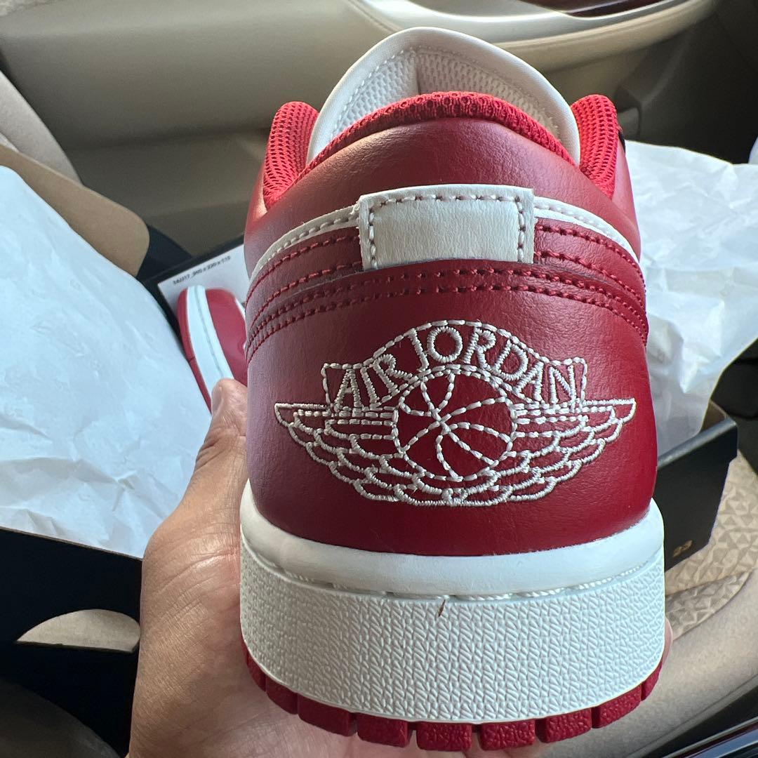 ジョーダン1ロー レッド