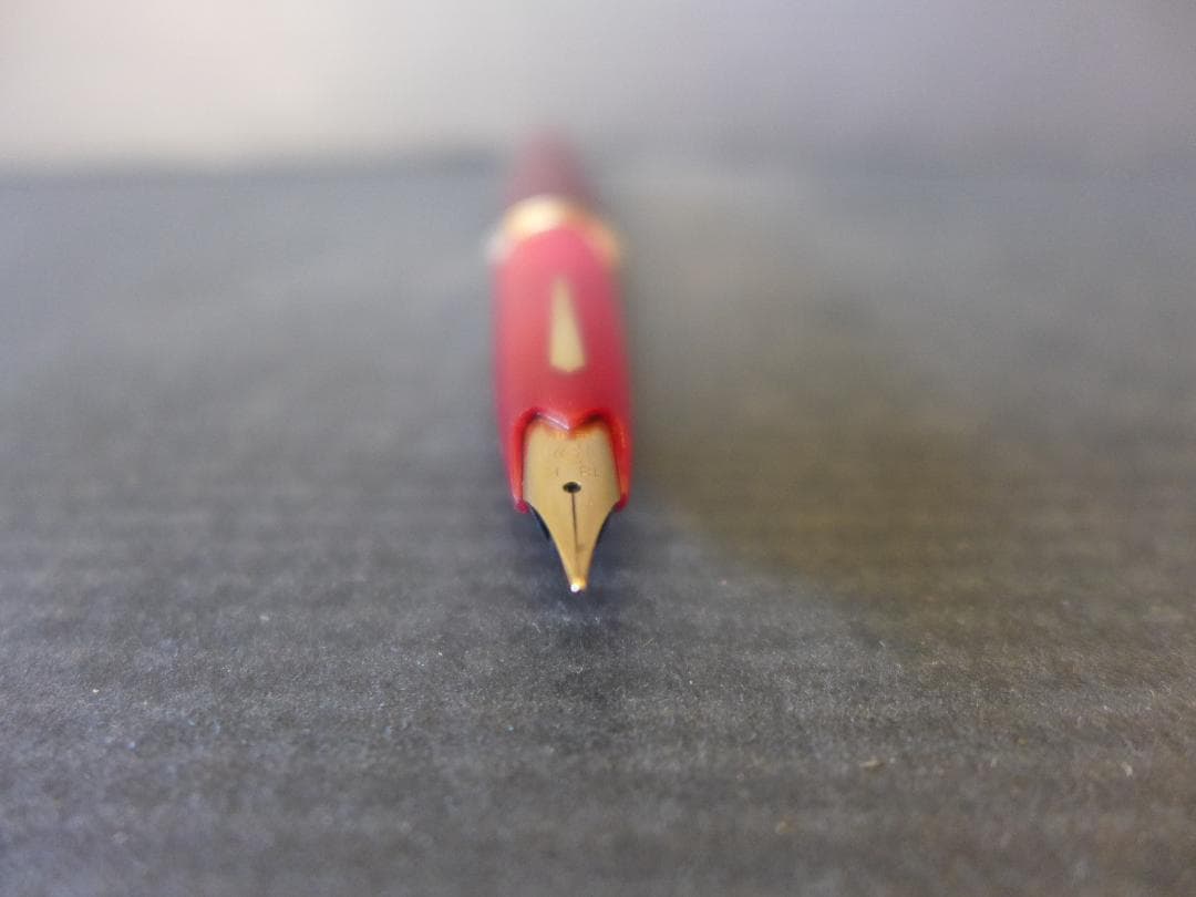 時代物　プラチナ万年筆　金属・皮製　ペン先:18K細軟 18 プラチナ　レトロ