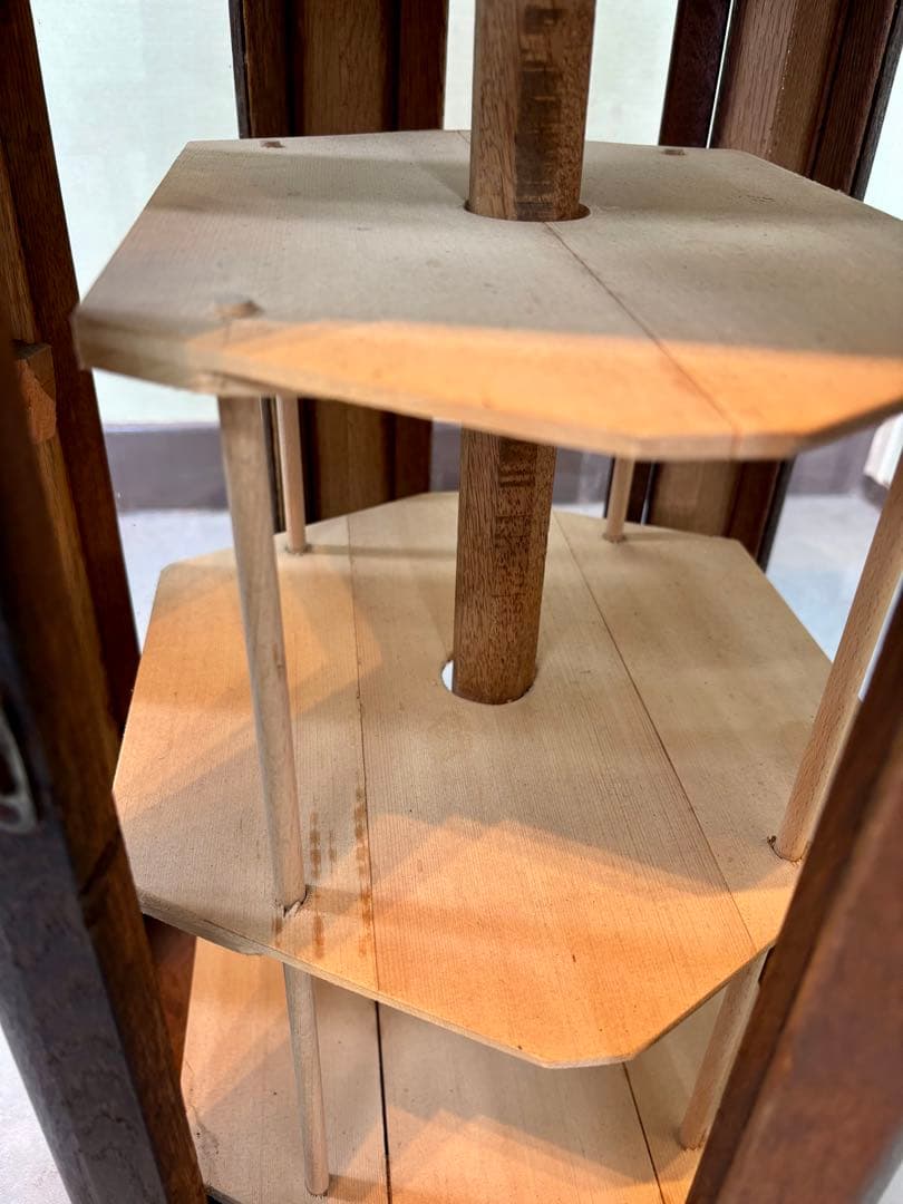 回転式 ヘキサゴン(六角形） ガラスケース 木製 アンティーク 6扉 3棚