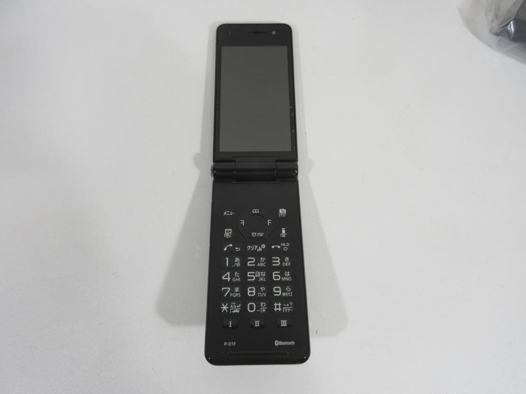 P-01F ブラック 携帯電話本体 ①