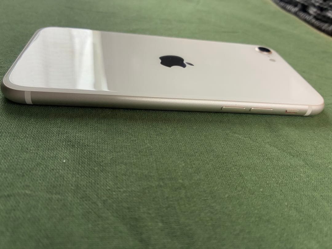 Apple iPhone SE (第3世代) ホワイト SIMフリー