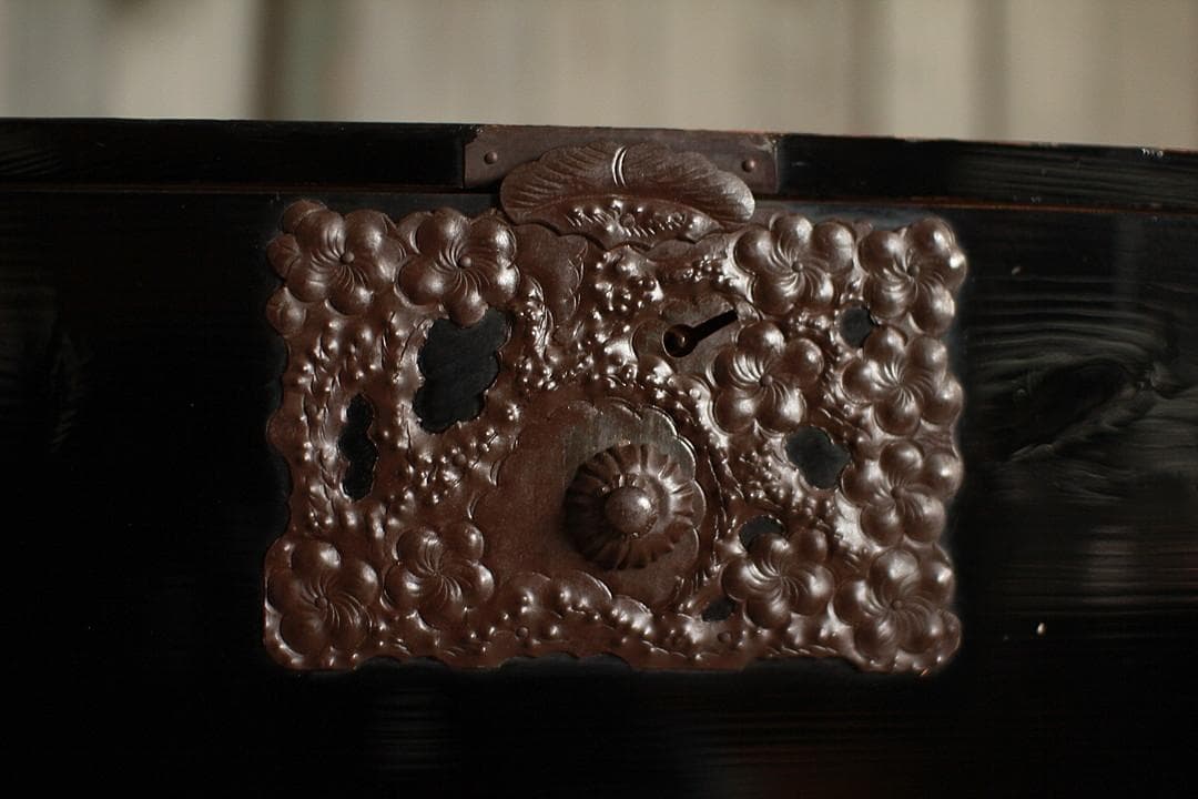 綺麗な打ち出し金具庄内箪笥　4杯　タンス　収納　古家具　古民家　時代家具