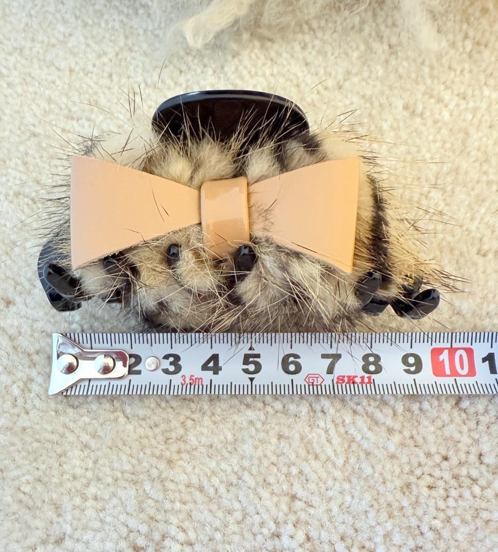 アレクサンドル ドゥ パリ ファー×リボンデザインのヘアクリップ