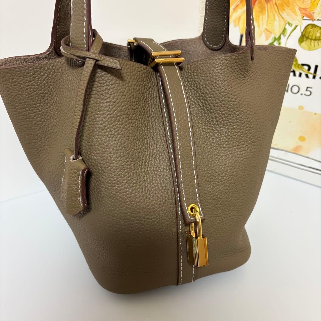 未使用品☆本革キューブバッグ グレージュ インナーバッグ付き　南京錠