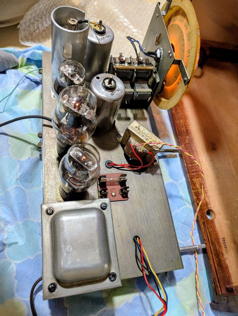 家族団らん昭和レトロ真空管ラジオ　マツダ614A　bluetooth