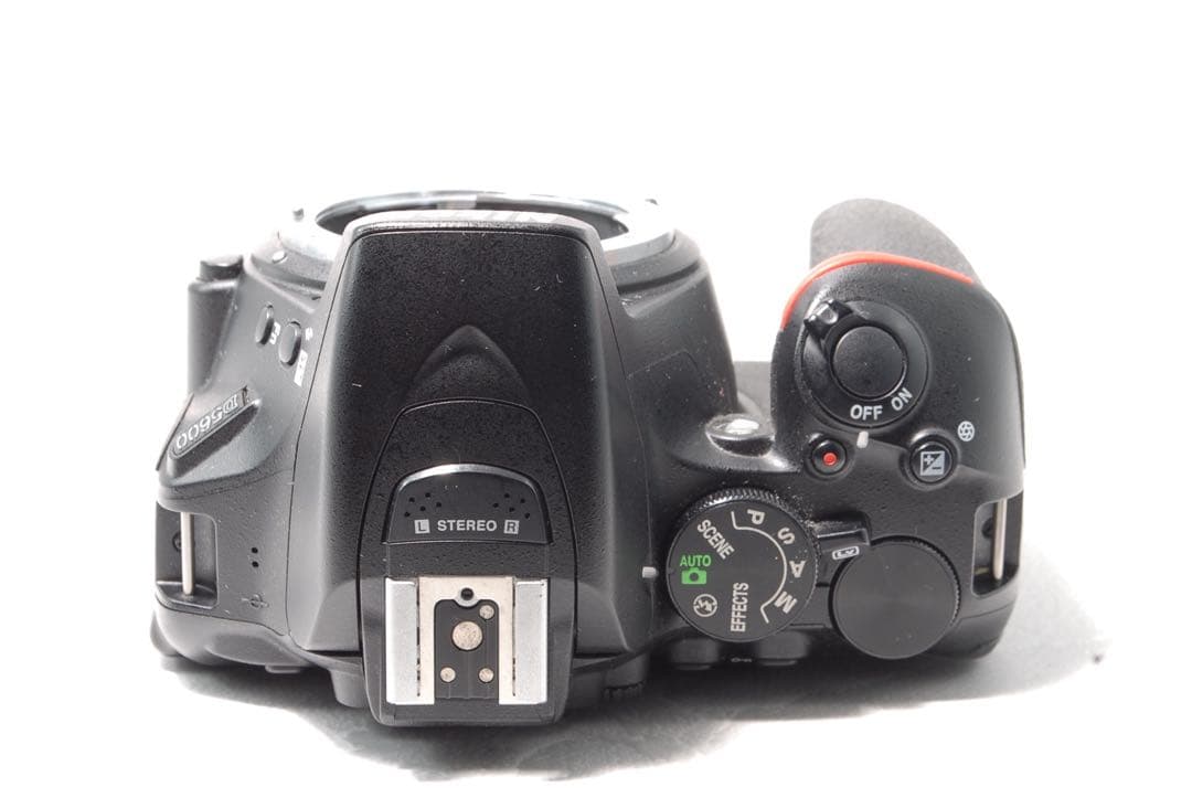 美品Nikon D5600 ダブルレンズ Wi-Fi・Bluetooth機能搭載