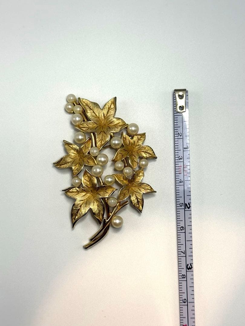 lotuscloud 2534⭐️TRIFARI トリファリヴィンテージブローチ